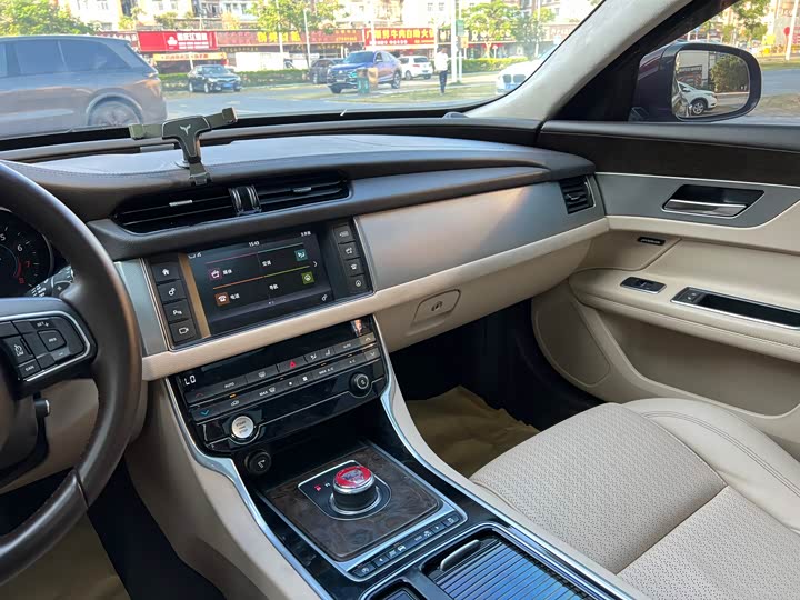 Jaguar XFL 2017 XFL 2.0 T 240 PS — фото 16