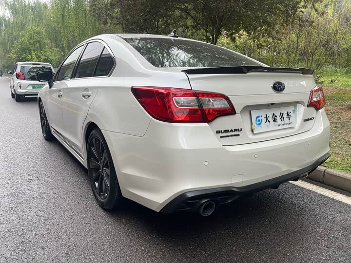 Subaru Legacy — фото 12