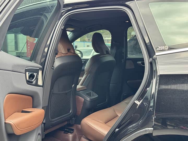 Volvo XC60 2023 B 5 4 WD — фото 8