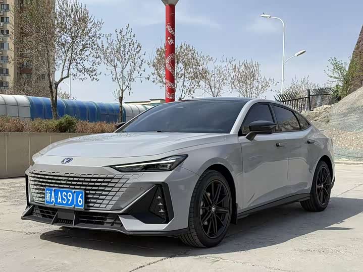 Changan UNI-V 2024 1.5 T Premium — фото 3