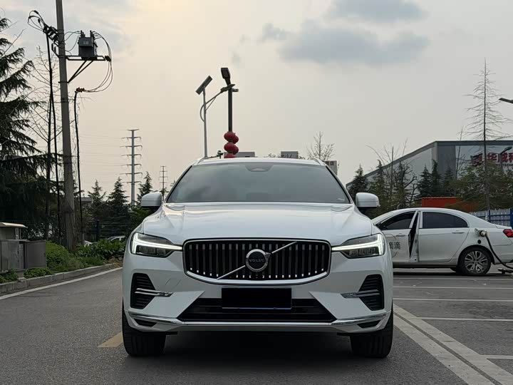 Volvo XC60 2023 B 5 4 WD — фото 2