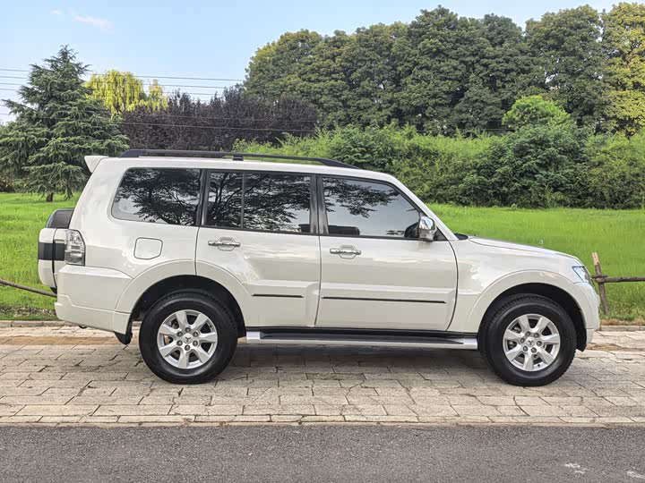 Mitsubishi Pajero — фото 4