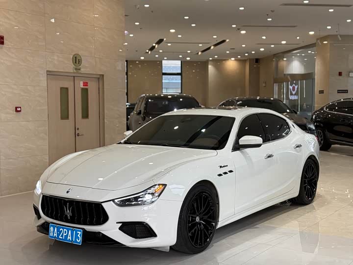 Maserati Ghibli 2023 3.0 T Modena — фото 1