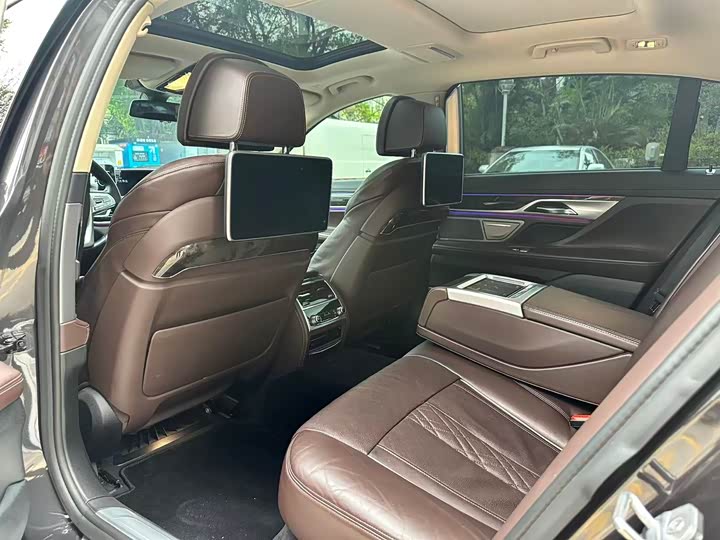 BMW 7 Series 740Li продвинутая — фото 8