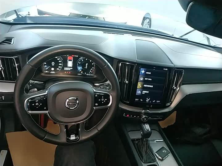 Volvo XC60 2020 T 5 4 WD — фото 10