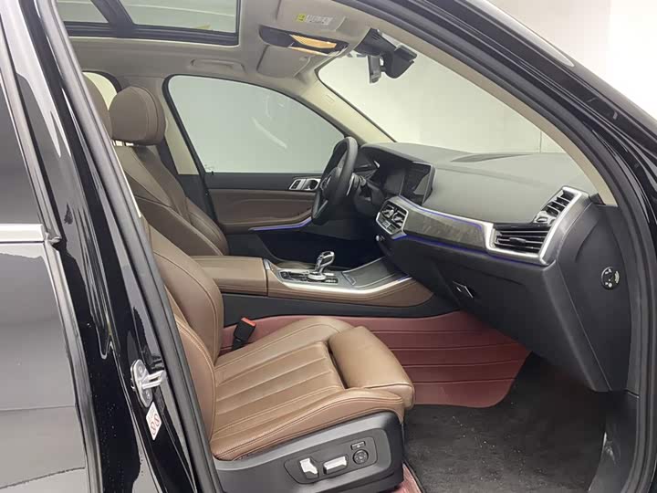 BMW X5 2019 x Drive 40i M — фото 18