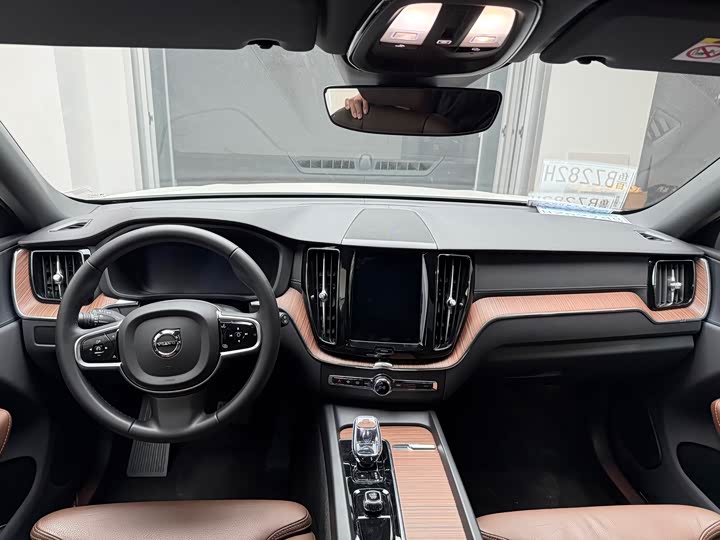 Volvo XC60 2024 B 5 4 WD — фото 11