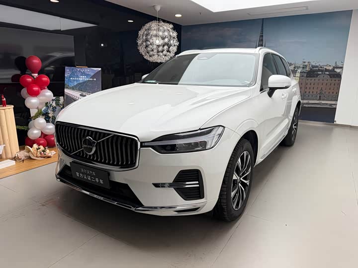 Volvo XC60 2024 B 5 4 WD — фото 1