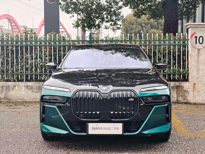 BMW i 7 M 70 L 2023 M 70 L — фото 2