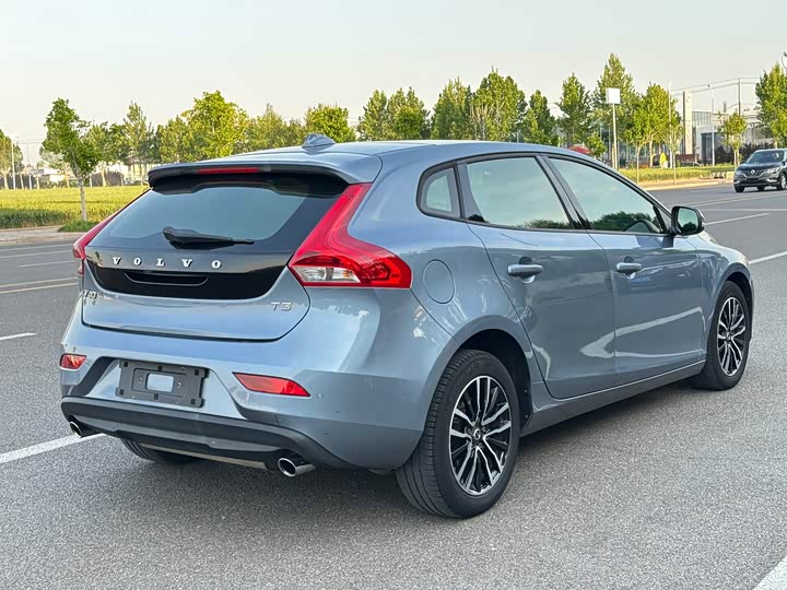 Volvo V 40 2019 T 3 — фото 4