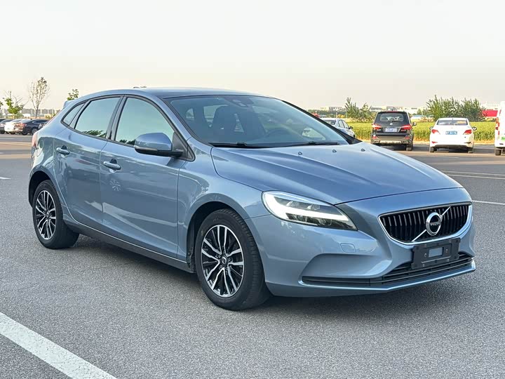 Volvo V 40 2019 T 3 — фото 3