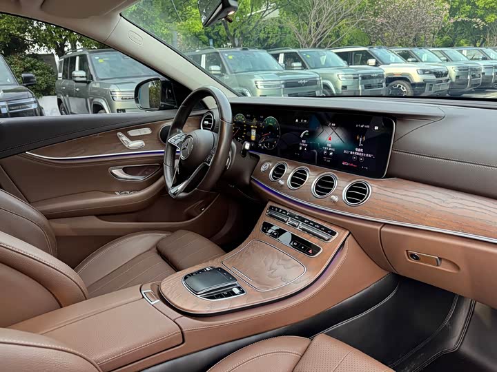 Mercedes-Benz E-Class E 260 L — фото 16