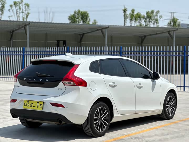 Volvo V40 2017 T 3 — фото 19
