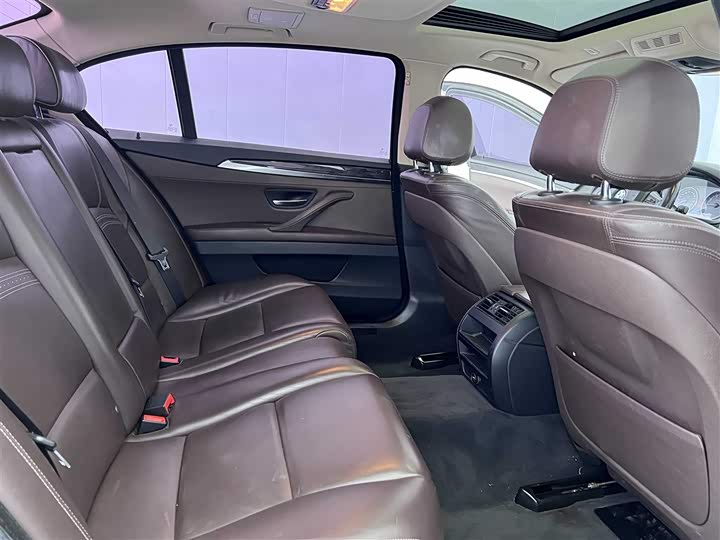 BMW 5 Series 525Li — фото 12