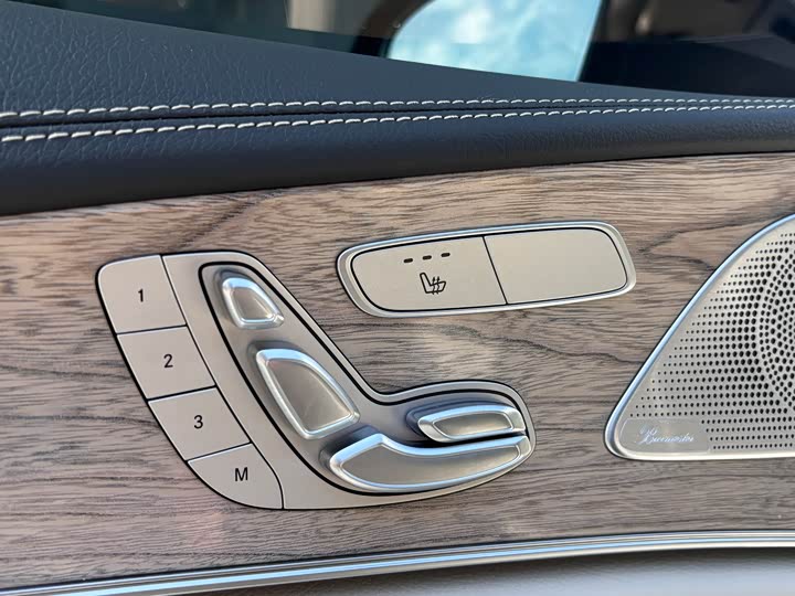 Mercedes-Benz CLS 2022 CLS 300 Luxury — фото 14