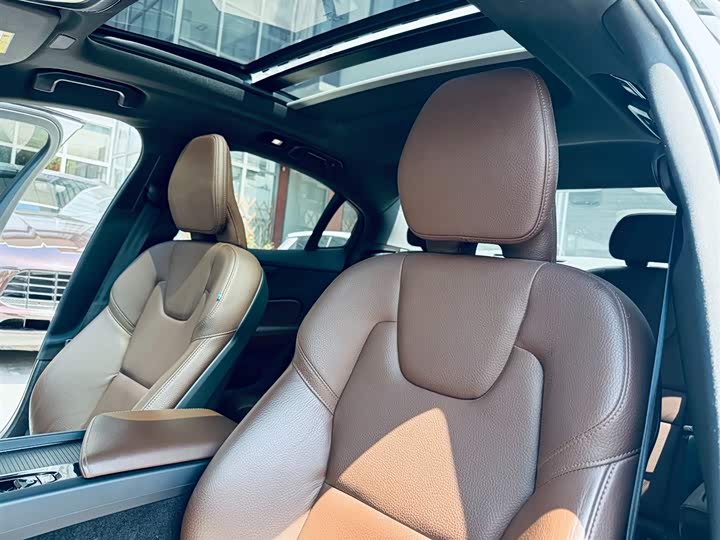 Volvo S60 2023 B 4 — фото 14