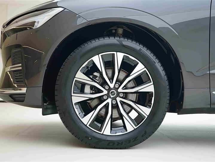 Volvo XC60 2023 B 5 4 WD — фото 15