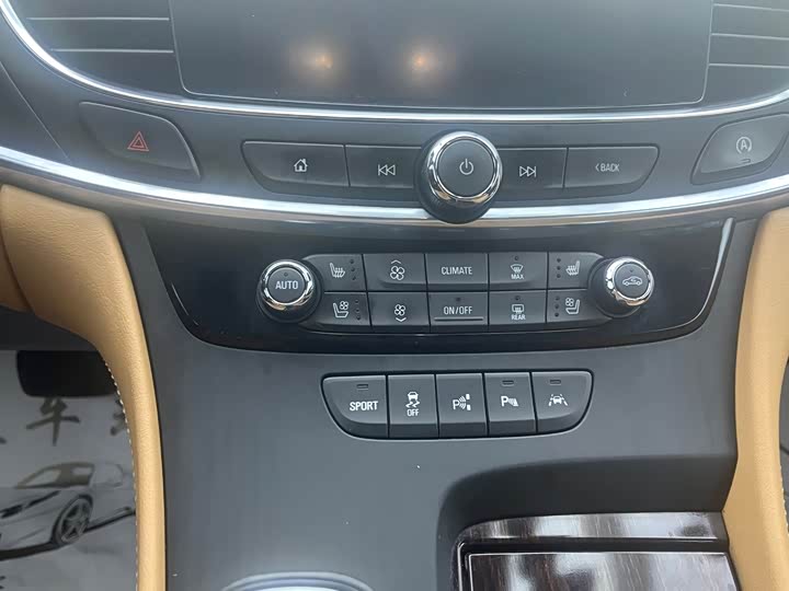 Buick LaCrosse — фото 9