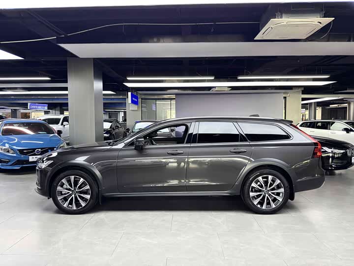 Volvo V90 2024 Cross Country B 5 AWD — фото 15