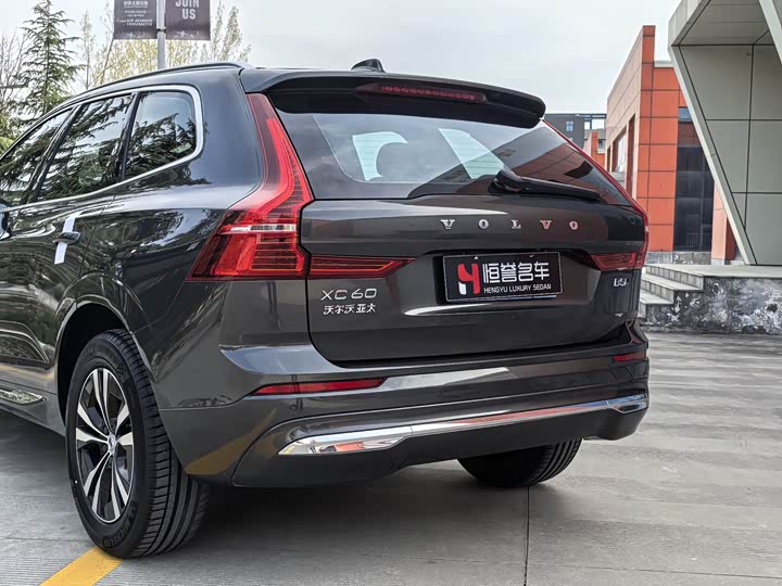 Volvo XC60 2022 B 5 4 WD — фото 21