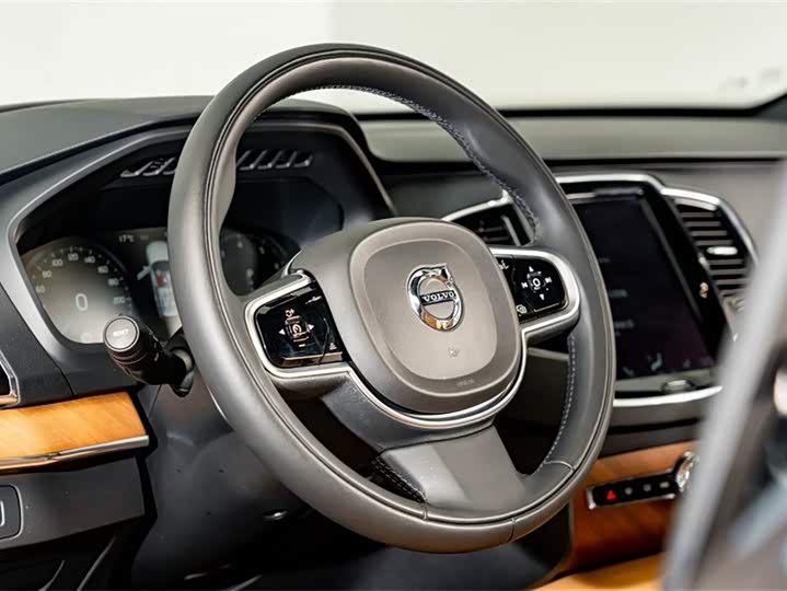 Volvo XC90 2018 T 6 7 — фото 13
