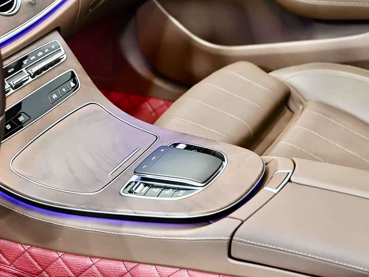 Mercedes-Benz E-Class 2022 E 260 L — фото 34