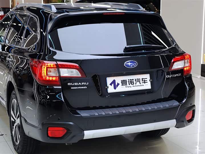 Subaru Outback — фото 6