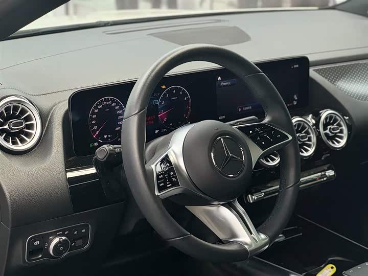 Mercedes-Benz GLA 2024 GLA 220 — фото 7