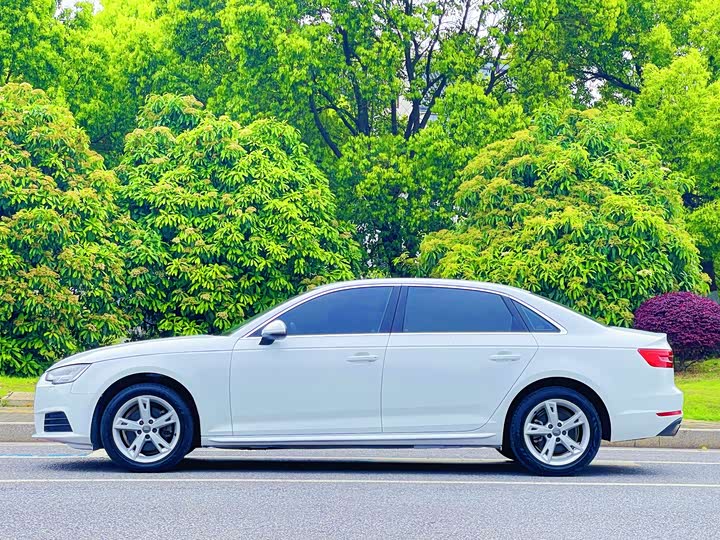 Audi A4L 40 TFSI стиль — фото 4