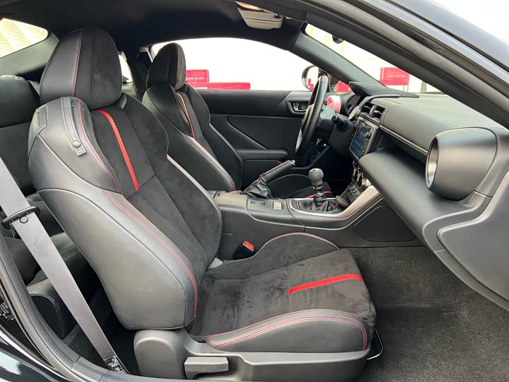 Subaru BRZ 2022 2.4 L MT — фото 12