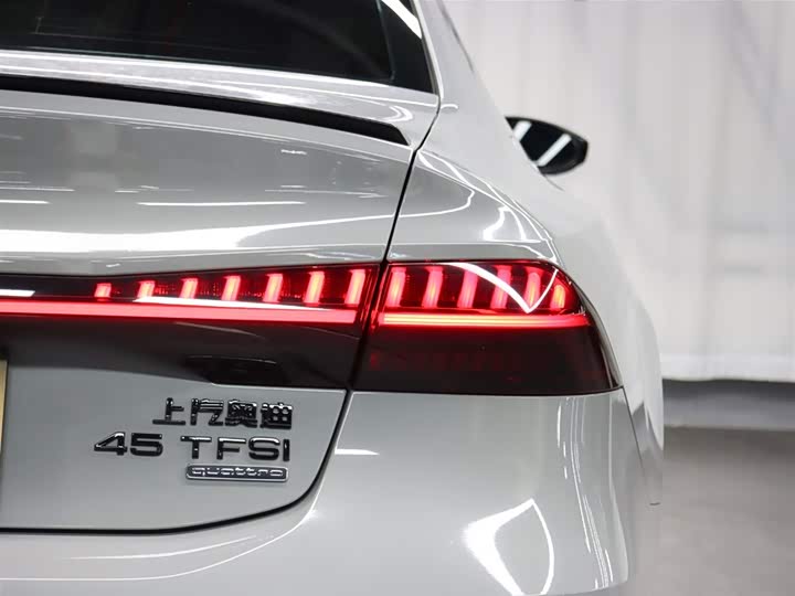 Audi A7L 2023 45 TFSI quattro S-line — фото 28