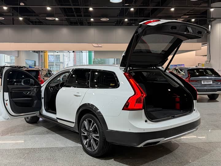 Volvo V90 2017 Cross Country T 5 AWD — фото 8
