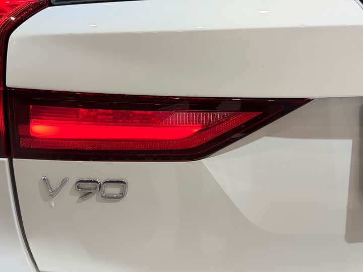 Volvo V90 2017 Cross Country T 5 AWD — фото 16