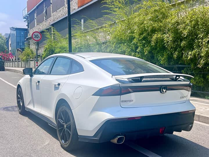 Changan UNI-V 2022 1.5 T Premium — фото 6