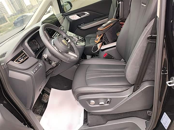 Hongqi HQ9 PHEV 2024 2.0 T 4 WD — фото 15