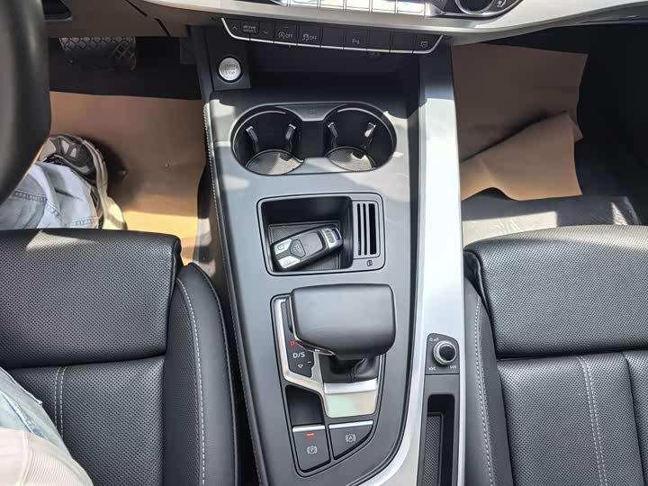 Audi A4L 40 TFSI люкс-динамик — фото 10