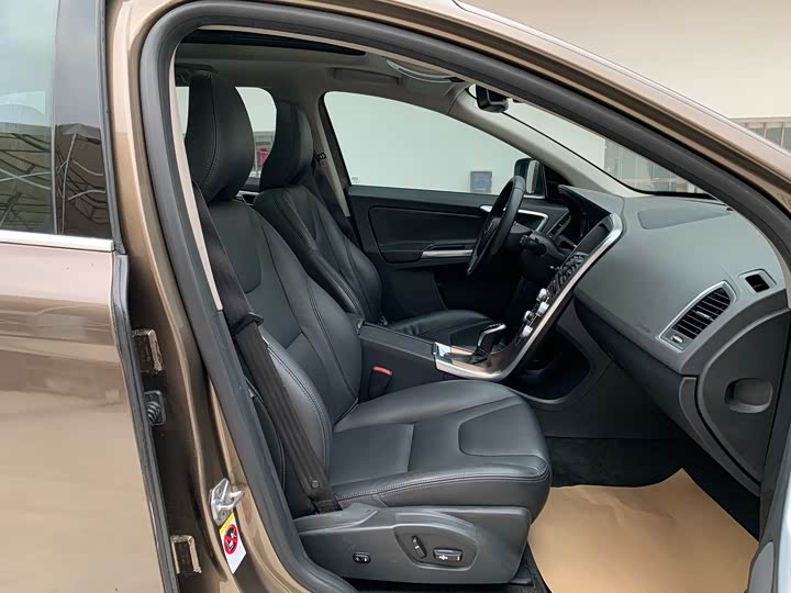 Volvo XC60 2015 T 5 — фото 8