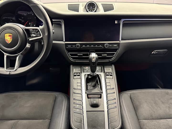 Porsche Macan 2018 Macan 2.0 T — фото 7