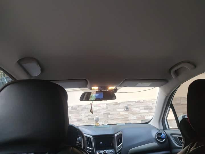 Changan CS15 2016 1.5 L MT — фото 8