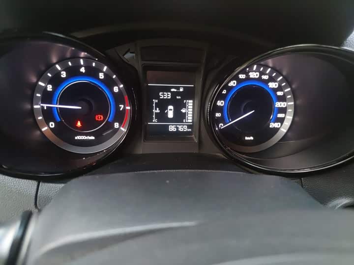 Changan CS15 2016 1.5 L MT — фото 4