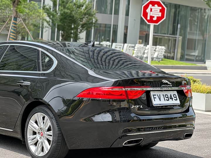 Jaguar XFL 2018 XFL 2.0 T 250 PS — фото 39