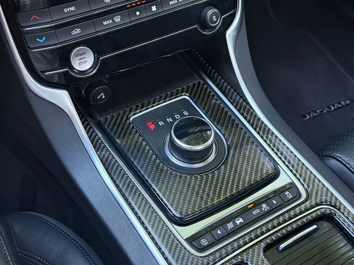Jaguar XF 2018 XF Sportbrake 2.0 T 250 PS 2 WD — фото 30