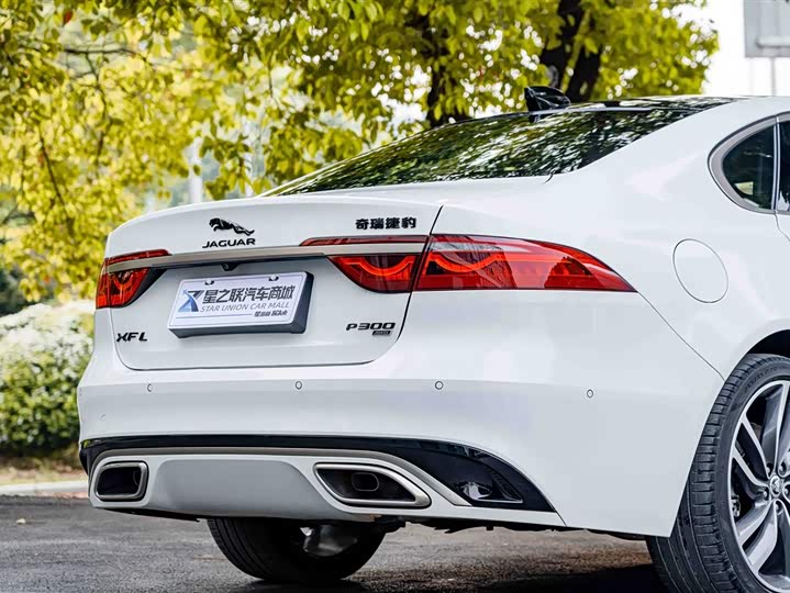 Jaguar XFL 2024 2.0 T P 300 4 WD — фото 7