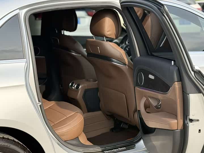 Mercedes-Benz E-Class 2016 E 200 L Sport — фото 11