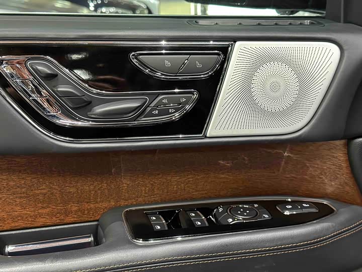 Lincoln Navigator — фото 13