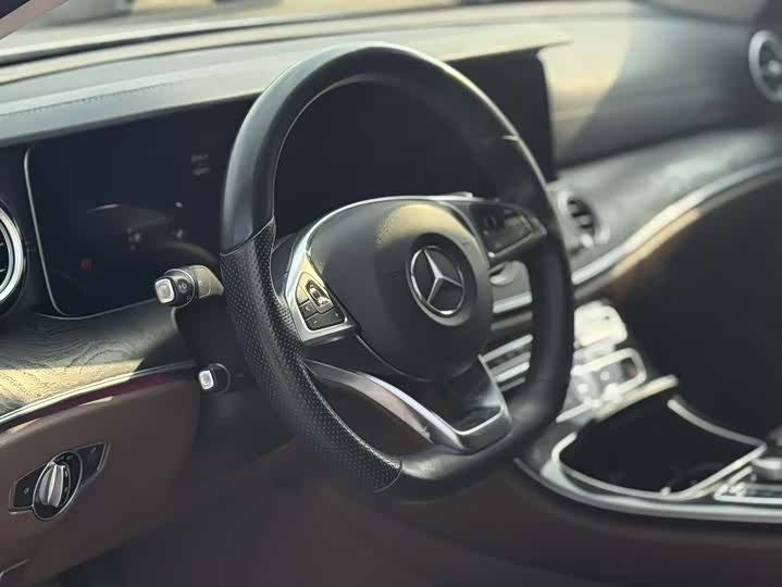 Mercedes-Benz E-Class 2016 E 200 L Sport — фото 6