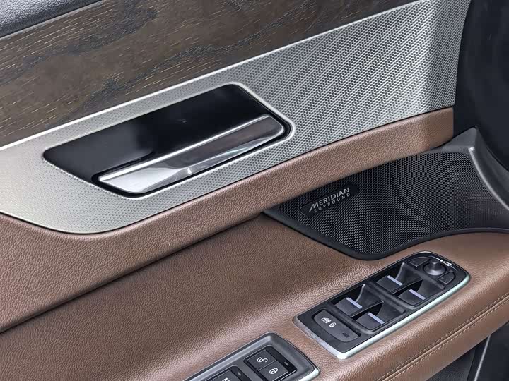 Jaguar XFL 2018 XFL 2.0 T 250 PS — фото 21
