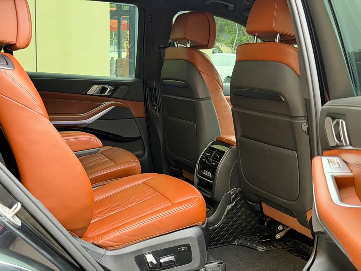BMW X7 2020 x Drive 40i M — фото 10