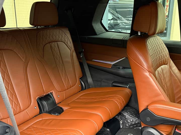 BMW X7 2020 x Drive 40i M — фото 11