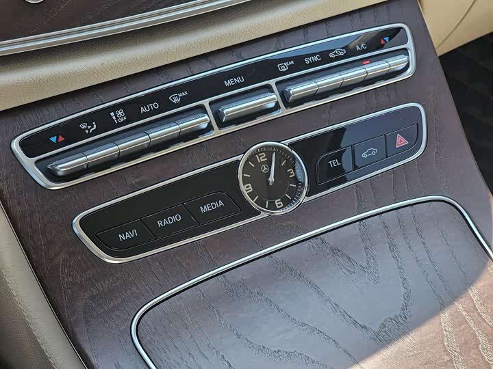Mercedes-Benz E-Class 2017 E 300 L Luxury — фото 10
